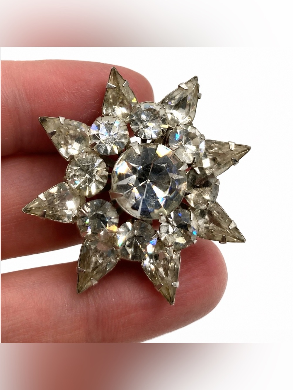 Coro Rhinestone Flower Starburst Prong Set Brooch Pin
Signed Vintage Gorgeous